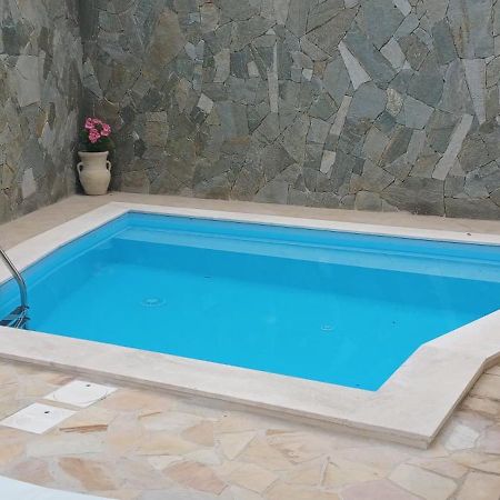 Exclusive Use Swimming Pool Available From June To September カリアリ エクステリア 写真