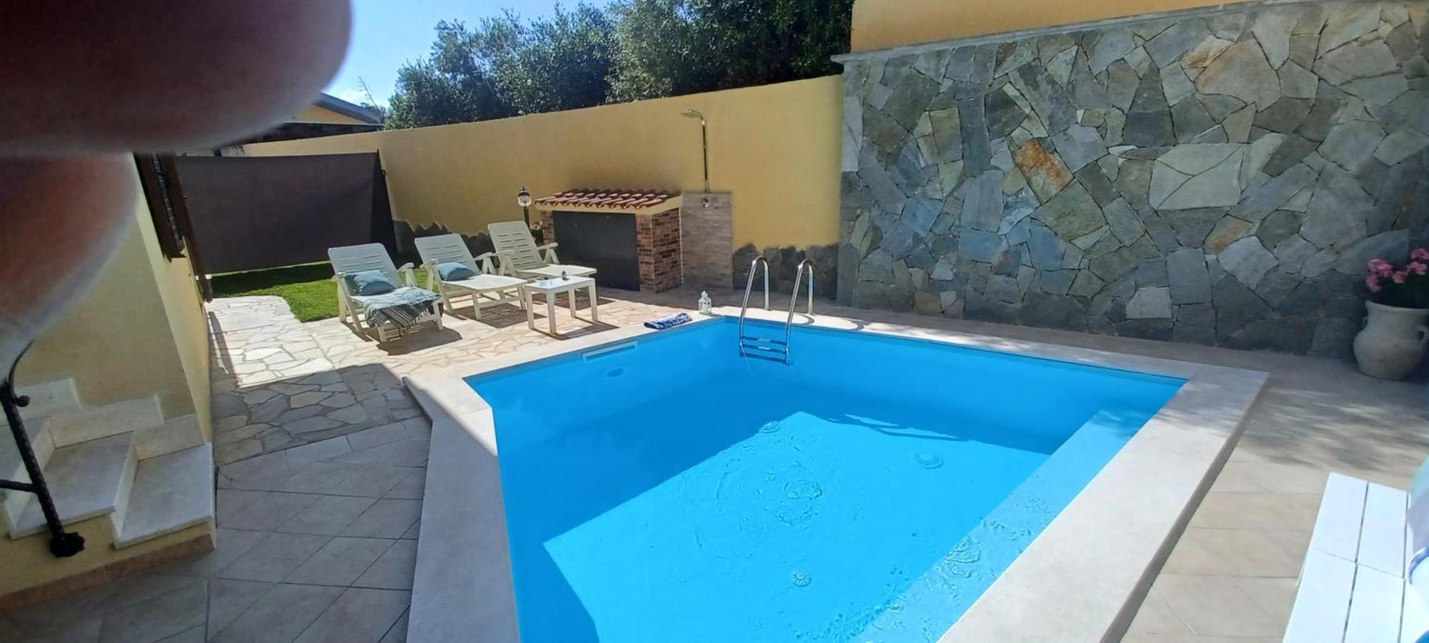 Exclusive Use Swimming Pool Available From June To September カリアリ エクステリア 写真